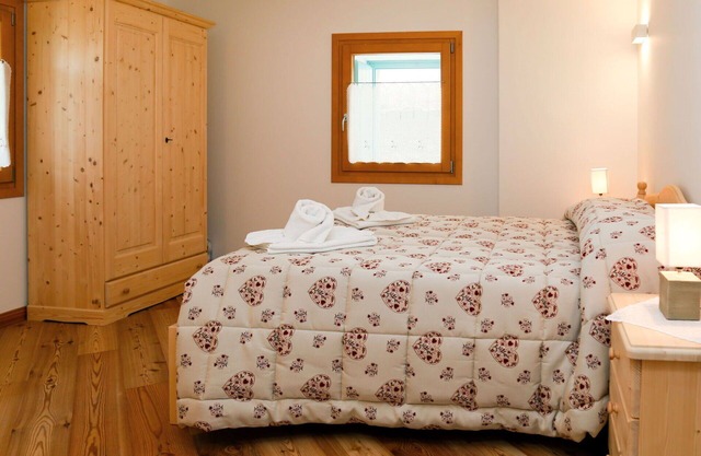 Confortable appartement pour 2 personnes avec WIFI, TV, patio, animaux admis et parking