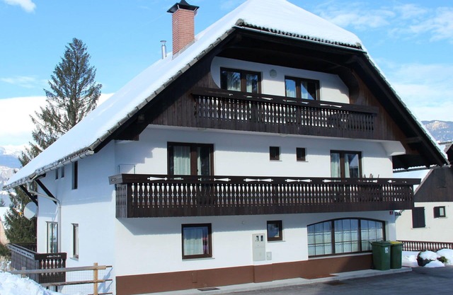 Joli appartement pour 2 personnes avec WIFI, TV, animaux admis, vue panoramique et parking