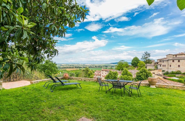 Joli appartement avec WIFI, TV, patio, animaux admis, vue panoramique et parking