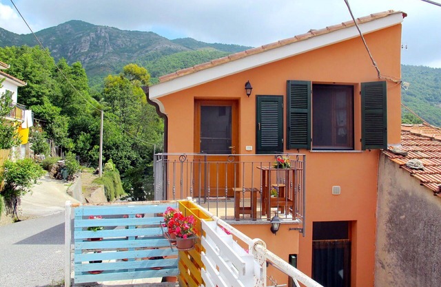 Bel appartement pour 4 personnes avec WIFI, TV, patio, animaux admis, vue panoramique et parking