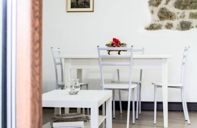 Agréable appartement pour 4 personnes avec WIFI, TV, balcon, animaux admis et parking