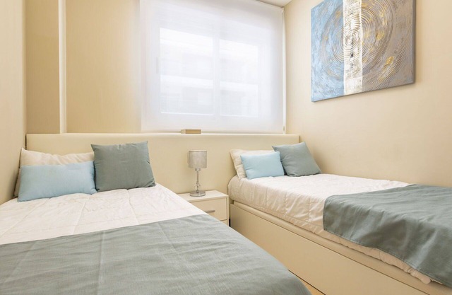 Joli appartement pour 4 personnes avec climatisation, piscine, WIFI, TV, terrasse et animaux admis