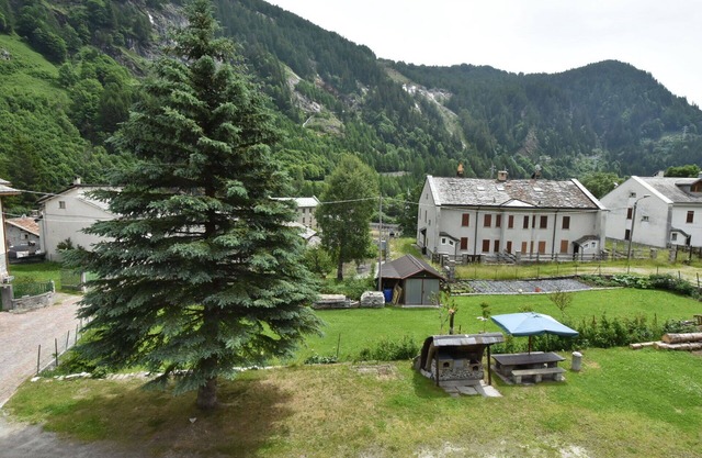 Agréable appartement pour 4 personnes avec WIFI, TV, terrasse, animaux admis et parking