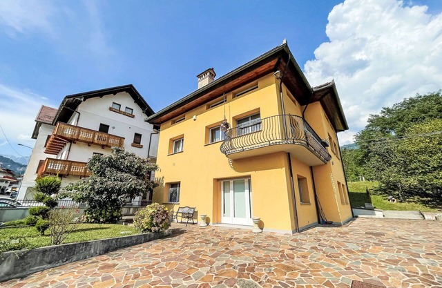 Agréable appartement pour 4 personnes avec WIFI, TV, balcon et parking