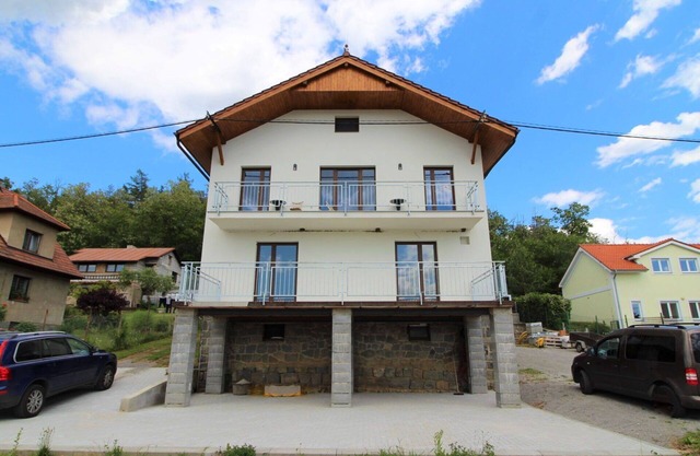 Joli appartement pour 5 personnes avec piscine, WIFI, TV, patio et animaux admis