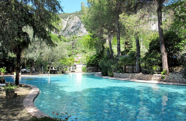 Agréable appartement pour 5 personnes avec WIFI, piscine, TV, terrasse et parking