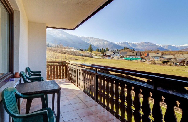 Agréable appartement avec WIFI, TV, balcon, animaux admis, vue panoramique et parking