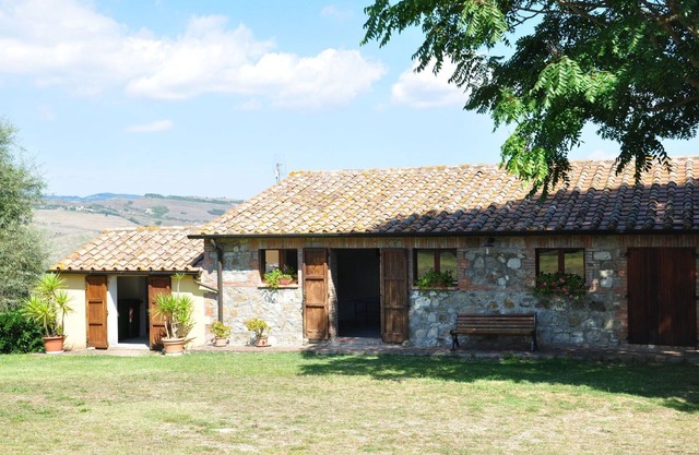 Agréable appartement pour 6 personnes avec WIFI, piscine, TV, animaux admis et vue panoramique