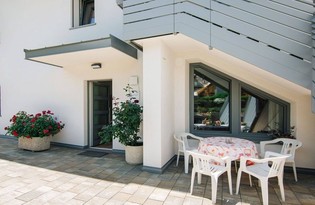 Joli appartement pour 4 personnes avec WIFI, TV, patio, animaux admis et parking