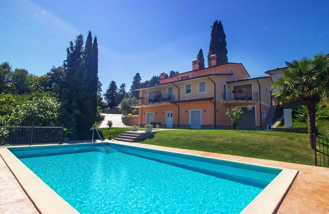 Agréable appartement avec climatisation, piscine, WIFI, TV, patio et vue panoramique
