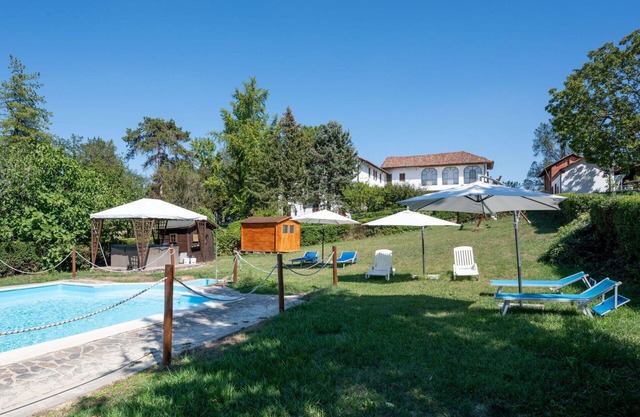 Appartement dans une maison de vacances avec WIFI, piscine, climatisation, terrasse, animaux admis