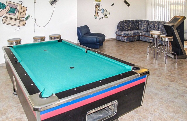 Joli appartement dans une maison de vacances avec piscine, TV, terrasse et parking