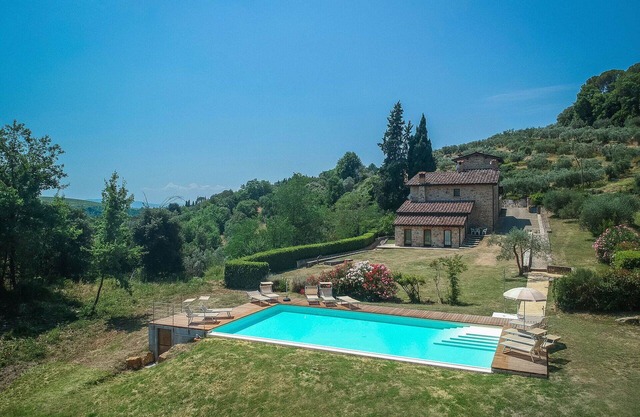 Joli appartement dans une maison de vacances avec piscine, WIFI, climatisation, TV