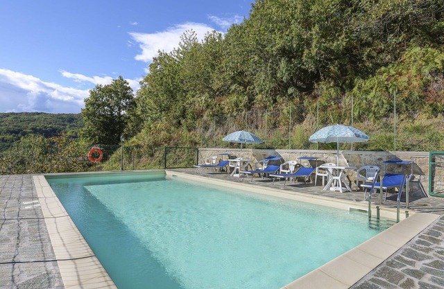 Appartement dans une maison de vacances avec WIFI, piscine, terrasse, animaux admis, parking