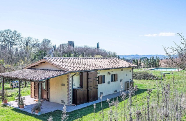 Appartement dans une maison de vacances avec climatisation, piscine, WIFI, TV, patio, animaux admis