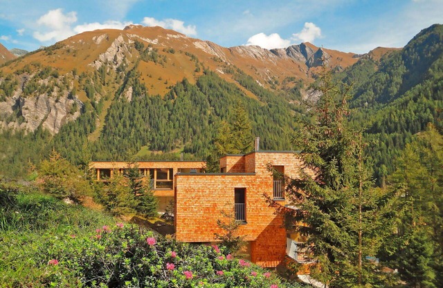 Bel appartement dans une maison de vacances avec WIFI, piscine, TV, balcon et vue panoramique