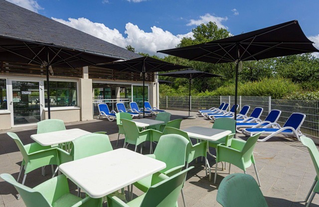 Bel appartement dans une maison de vacances avec WIFI, piscine, TV, terrasse, animaux admis, parking