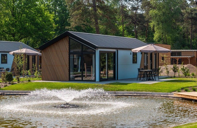 Agréable appartement dans une maison de vacances avec piscine, WIFI, TV et terrasse