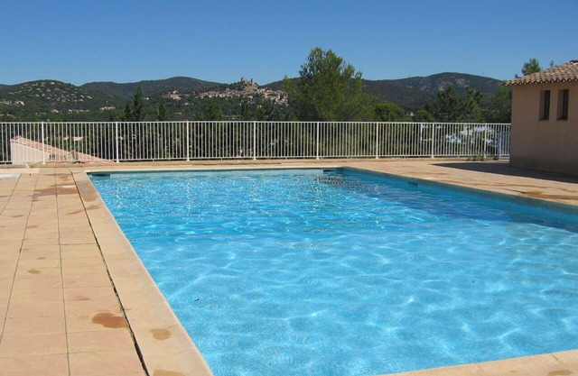 Appartement avec climatisation, WIFI, piscine, TV, patio, animaux admis, vue panoramique, parking