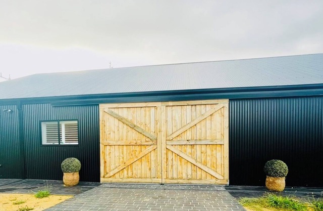 Cosy Barn / Farm Stay / Private Horse-equine Oasis