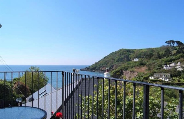 Cosy Beachfront Retreat with Stunning Sea Views & Free Access to a Local Indoor Pool