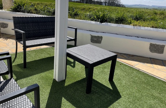 Cosy Cabin for two with Countryside Views, near Kingsbridge and Salcombe