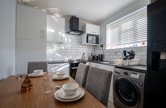 Cosy Canalside Home
