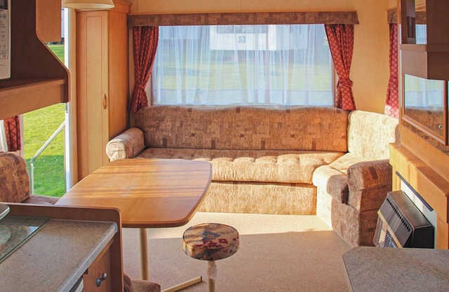 Cosy caravan with one double and one twin.