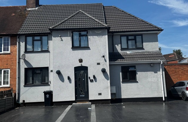 Cosy Central Home - Sleeps 5, Free Parking & Patio