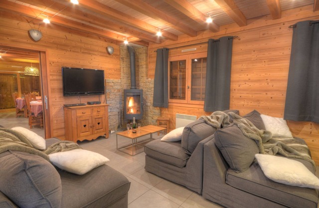 Chalet cosy grand confort 8 chambres 8 salles d'eau, sauna, au pied des pistes