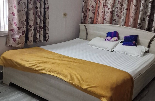 Cosy Comfortable safe stay at affordable price in Kolkata #3