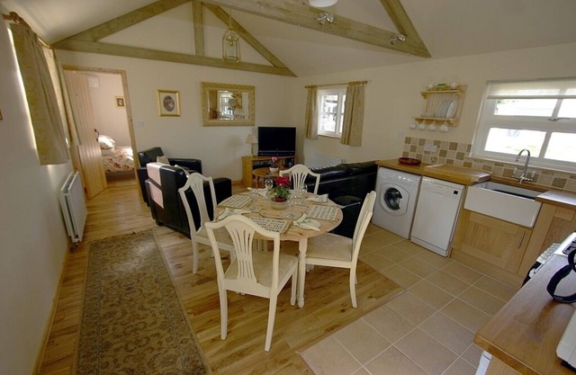 GRANGE CONVERTIE CONFORTABLE PRÈS DE LOOE.