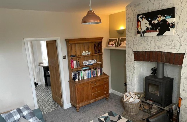 Cosy Cottage edge of Peak District -Log Burner UK