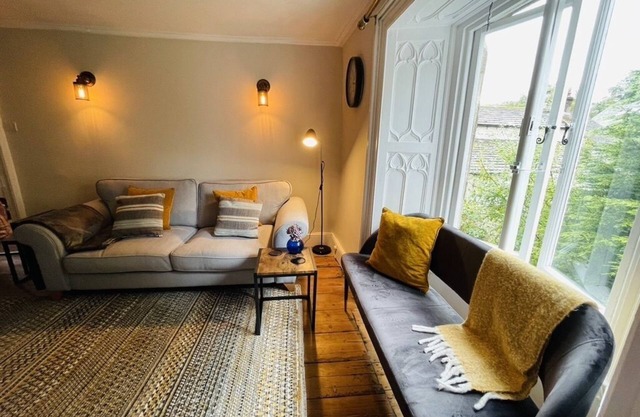 Charming & Idyllic Grade 2 Listed Cottage for 6 | Pass the Keys