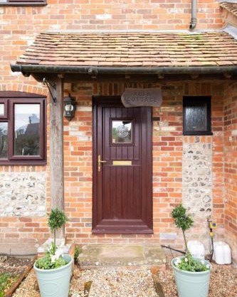 Cosy Cottage in Beautiful South Downs Walk 2 Pub
