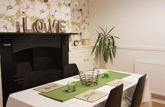 Cosy cottage in the city centre. Parking free.