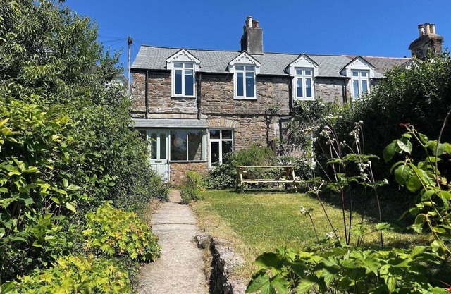 Cosy Cottage with Secluded Garden, Plymouth