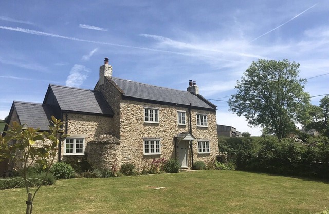 Chalet confortable avec grand jardin dans un magnifique cadre rural.