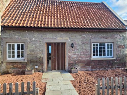 Cosy country cottage beside Ancient Woodlands