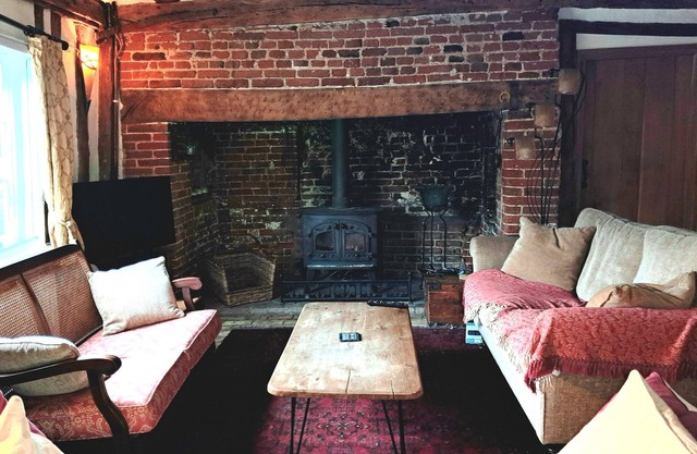 Cosy country cottage in pretty Suffolk conservation village