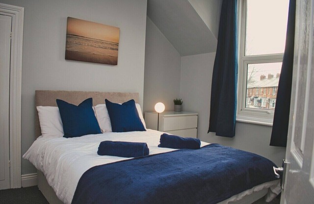 Cosy Deluxe 2 bedroom terraced house near centre