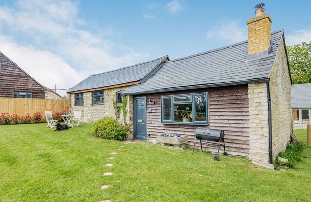 Romantic Cotswolds Holiday Home in Radcot