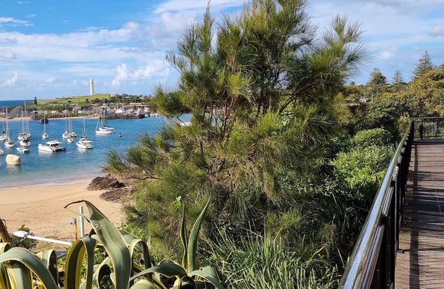 Cosy, family friendly, close to beach, playground, cafes,transport.