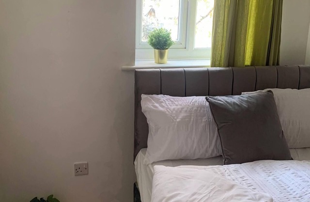 Cosy flat behind a Creek Beach in Gray's