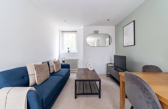 The Wandsworth Flat .