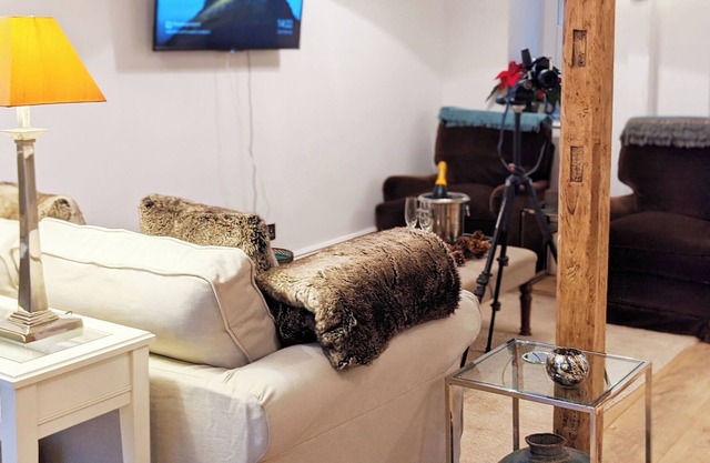 Cosy Georgian Bijou near Cathedral with Parking