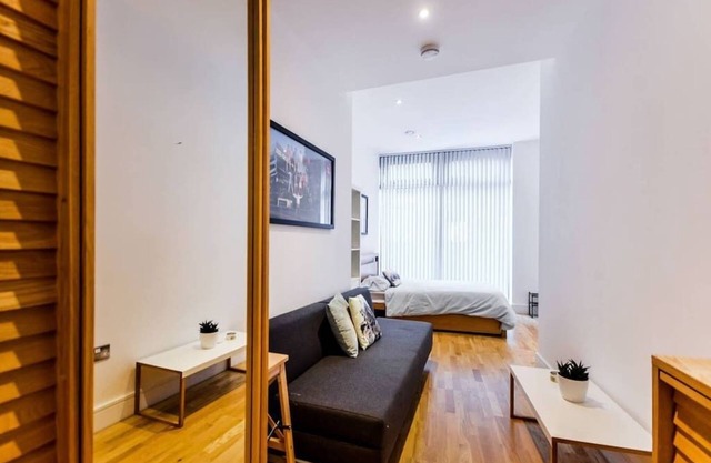 Cosy Greenwich Studio - 1 min to DLR