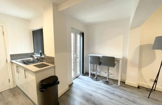 Welcoming Cosy Group house in Birkenhead