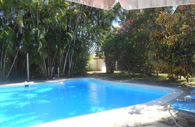 GUEST Cosy avec salon et coin couchage dans le grand jardin des Caraïbes