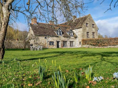 Cosy & historic 2 bedroom Elizabethan cottage